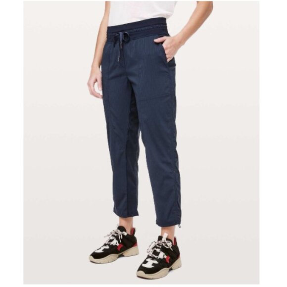Lululemon Dance Studio Crop Pants 25", True Navy | Size 2 - Picture 7 of 7